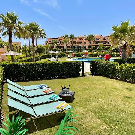Casares Beach Golf Apartment With Private Garden Direct Pool Access Екстериор снимка