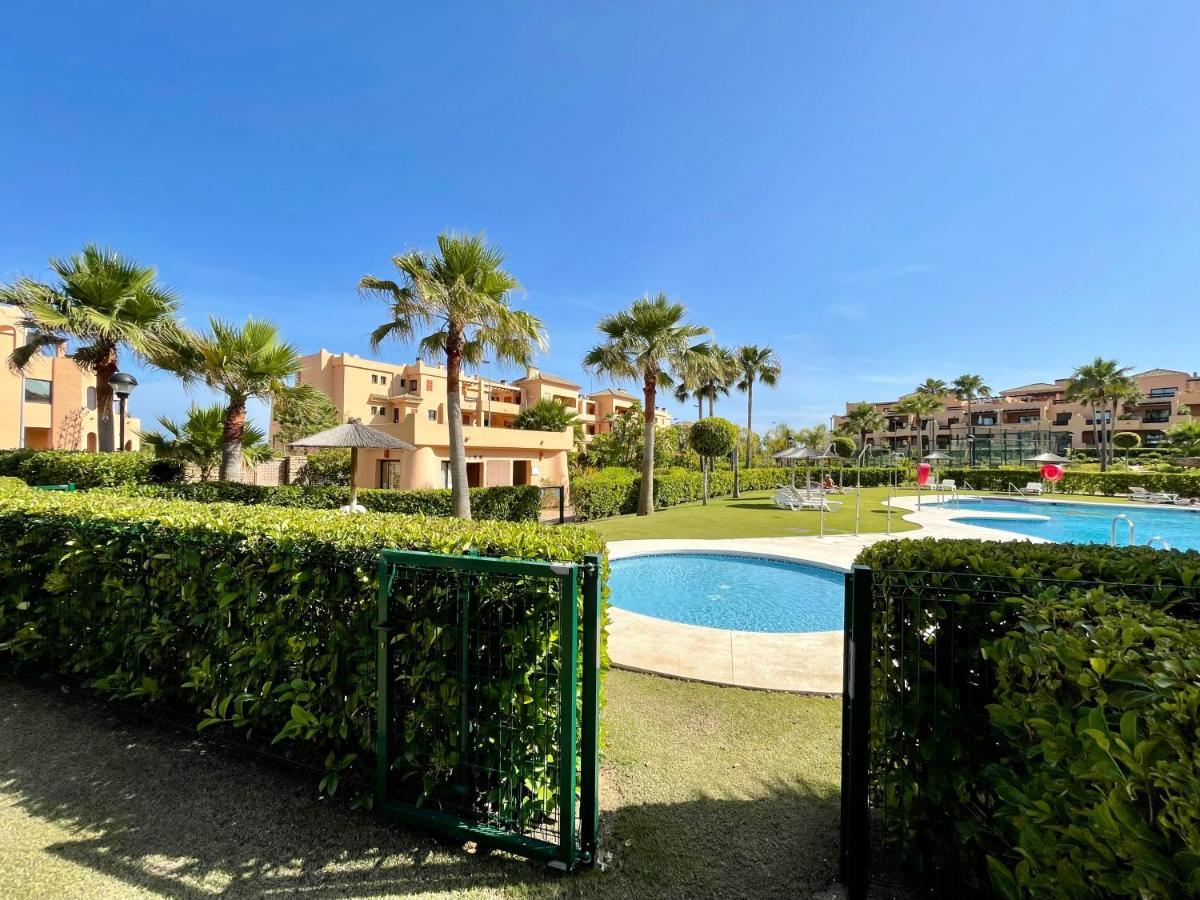 Casares Beach Golf Apartment With Private Garden Direct Pool Access Екстериор снимка