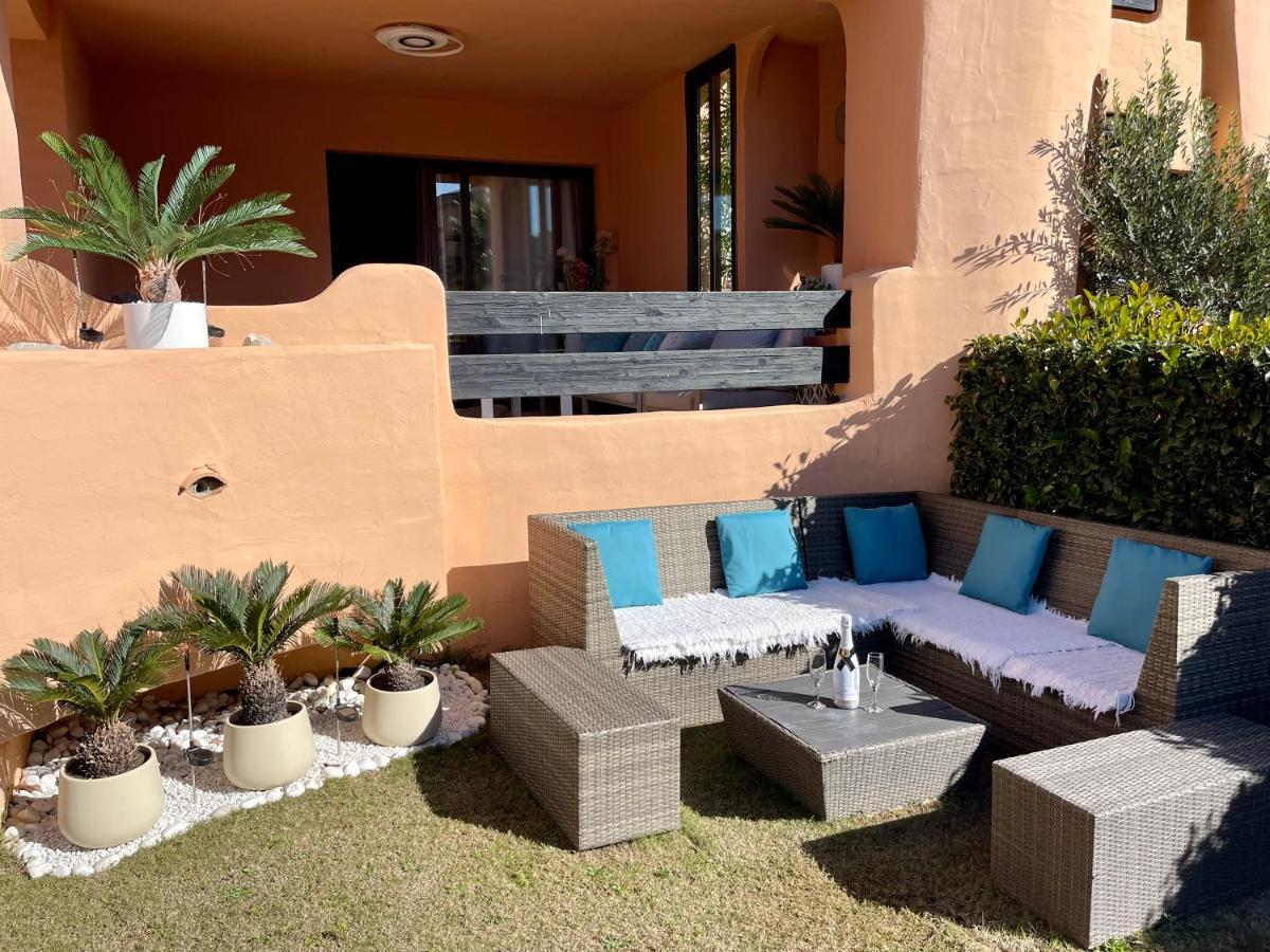 Casares Beach Golf Apartment With Private Garden Direct Pool Access Екстериор снимка