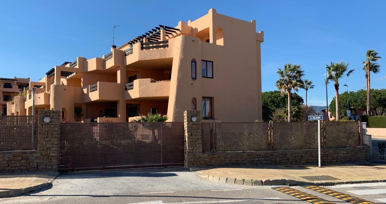 Casares Beach Golf Apartment With Private Garden Direct Pool Access Екстериор снимка